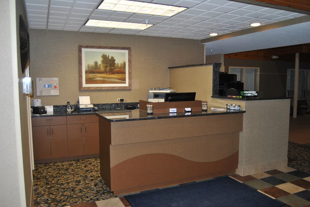 C'Mon Inn Thief River Falls Exterior photo