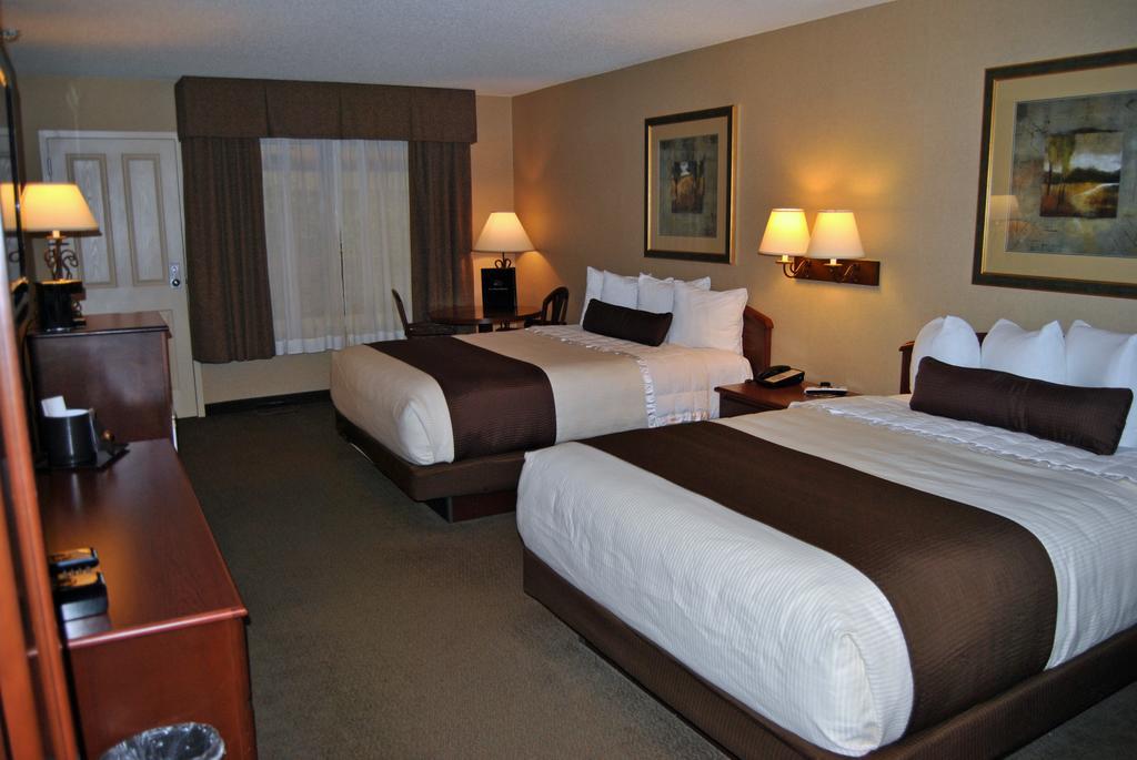 C'Mon Inn Thief River Falls Exterior photo