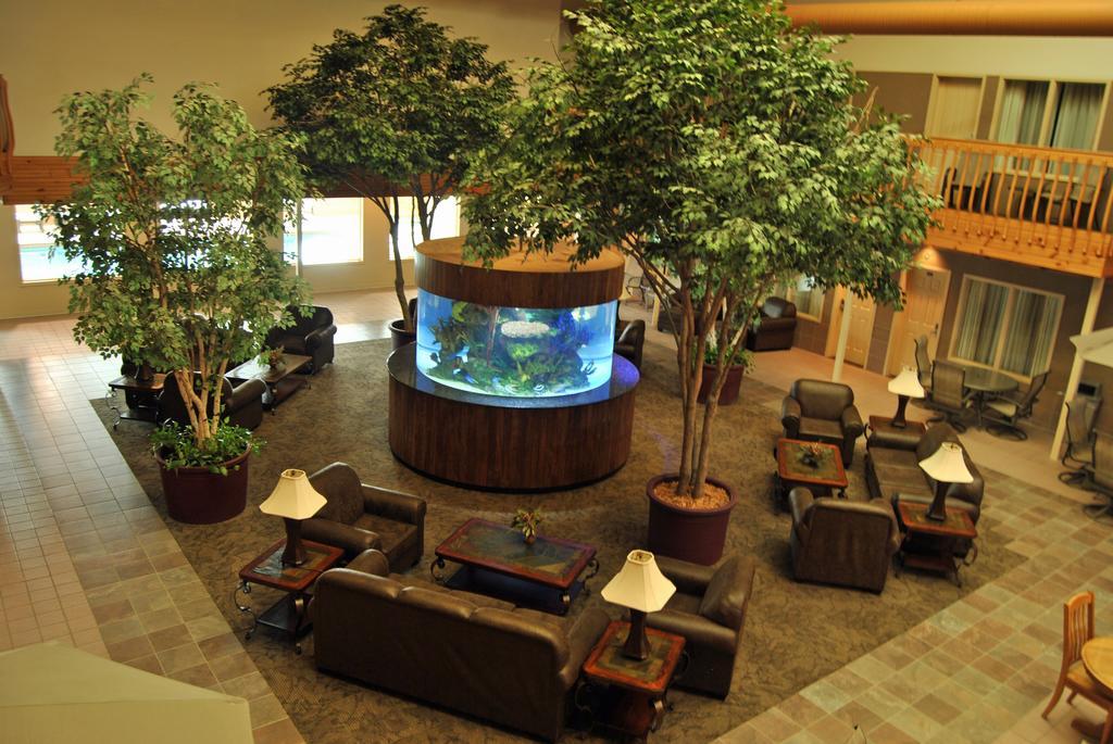 C'Mon Inn Thief River Falls Exterior photo