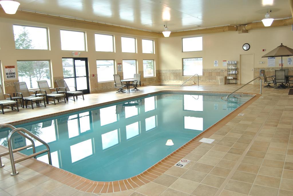 C'Mon Inn Thief River Falls Exterior photo