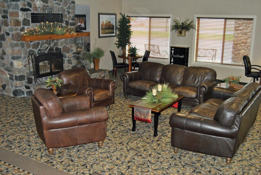 C'Mon Inn Thief River Falls Exterior photo
