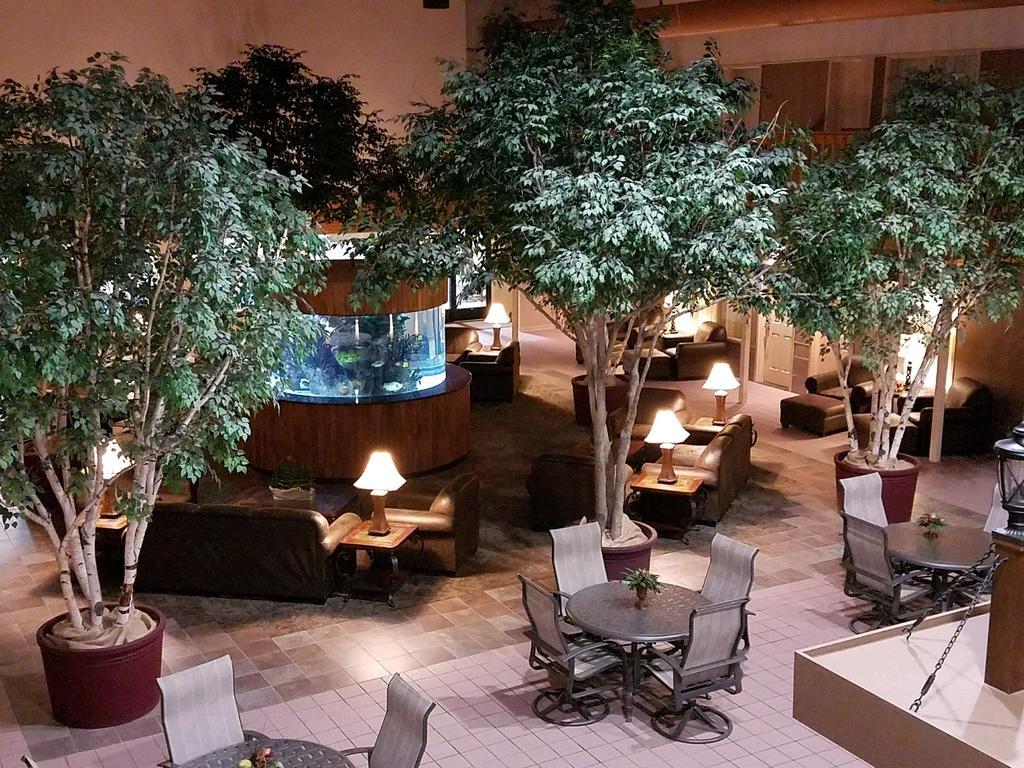 C'Mon Inn Thief River Falls Exterior photo