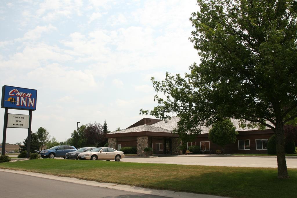 C'Mon Inn Thief River Falls Exterior photo
